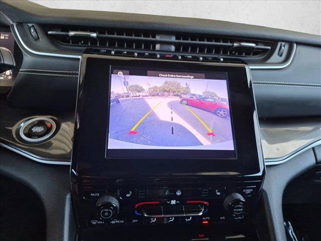 Used 2023 Jeep Grand Cherokee Altitude AWD/4WD image 13