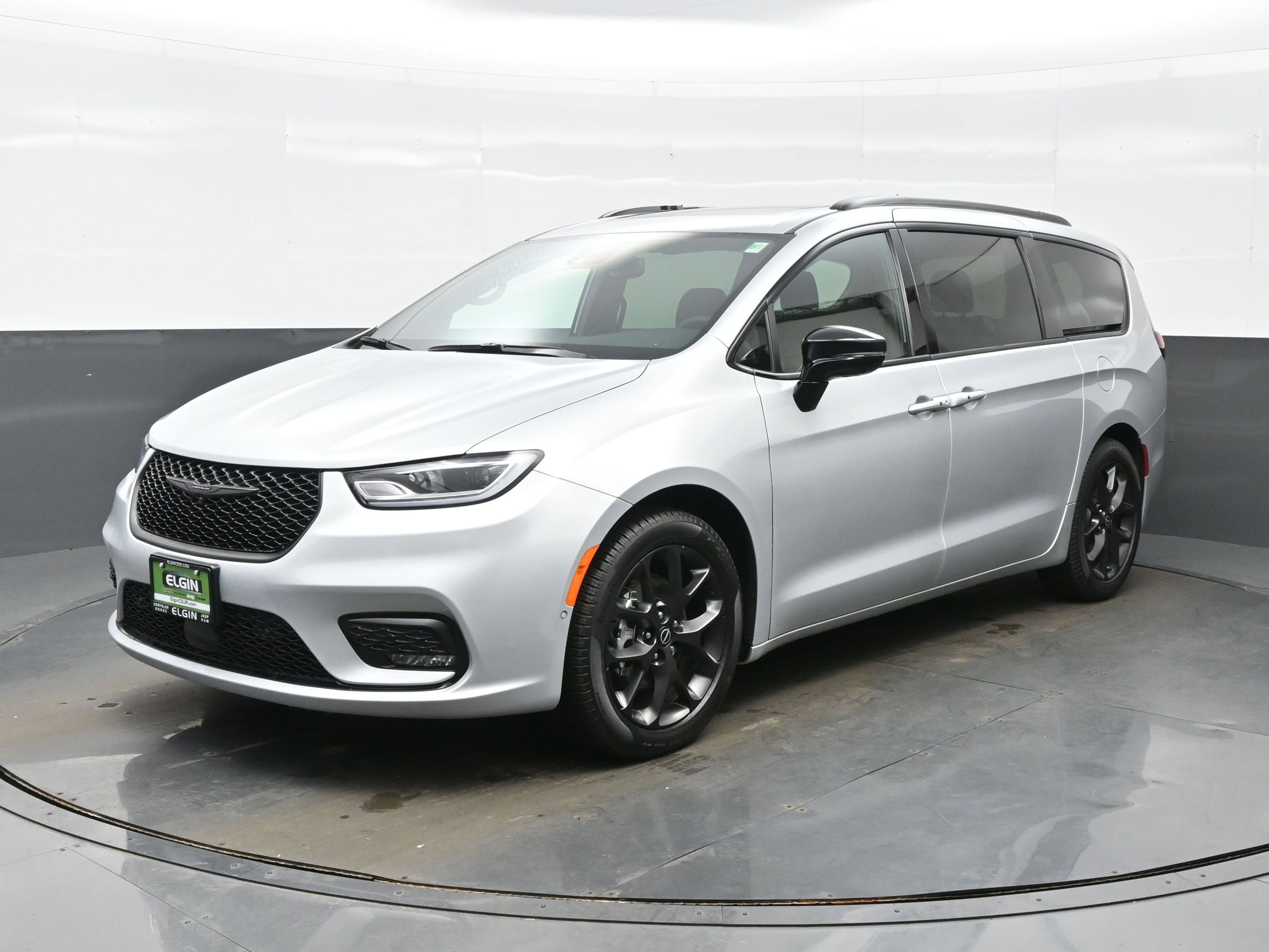 New 2026 Chrysler Pacifica Limited w/ S Appearance Package image 2