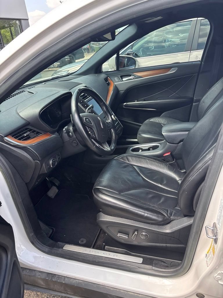 Used 2019 Lincoln MKC Reserve w/ MKC Technology Package FWD image 2