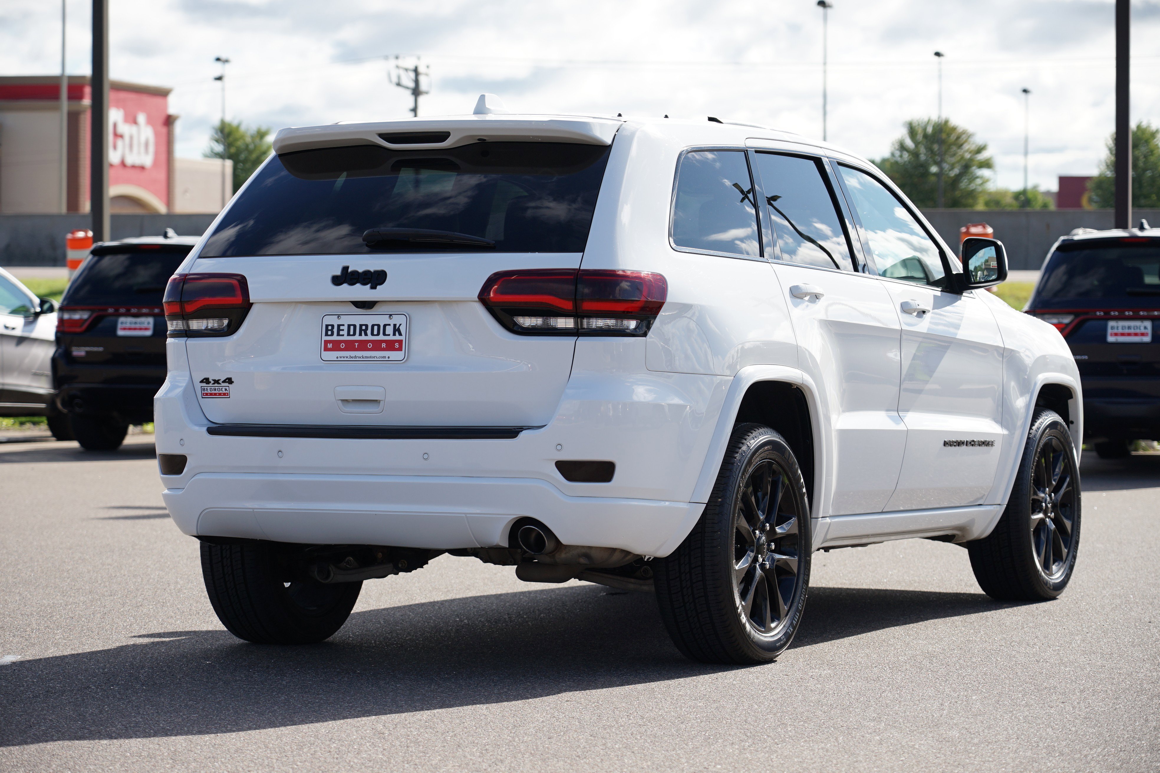 Used 2021 Jeep Grand Cherokee Laredo X image 3