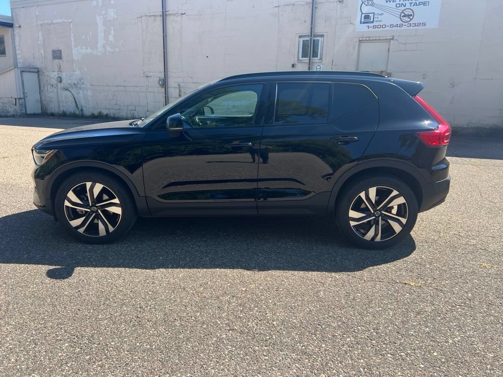 Used 2023 Volvo XC40 B5 Ultimate w/ Protection Package Premier AWD/4WD image 7