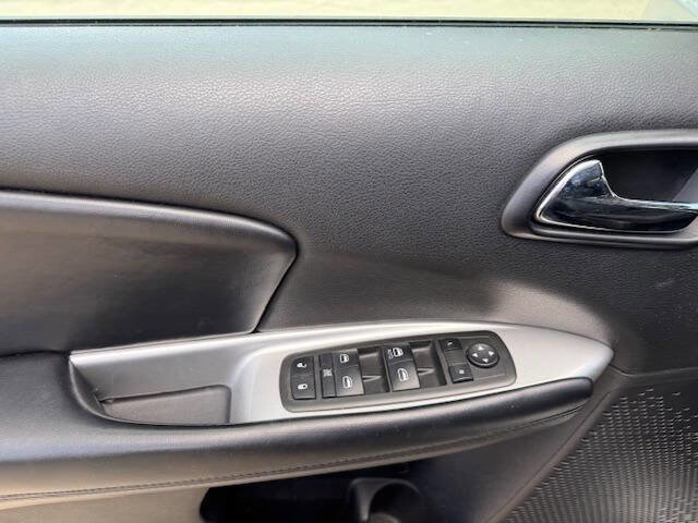 Used 2012 Dodge Journey SXT w/ Popular Equipment Group FWD image 34