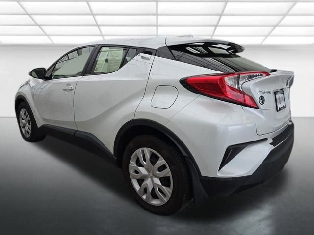 Used 2022 Toyota C-HR XLE image 3