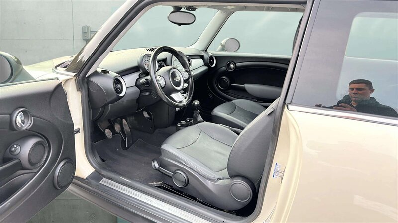Used 2010 MINI Cooper Hardtop image 12