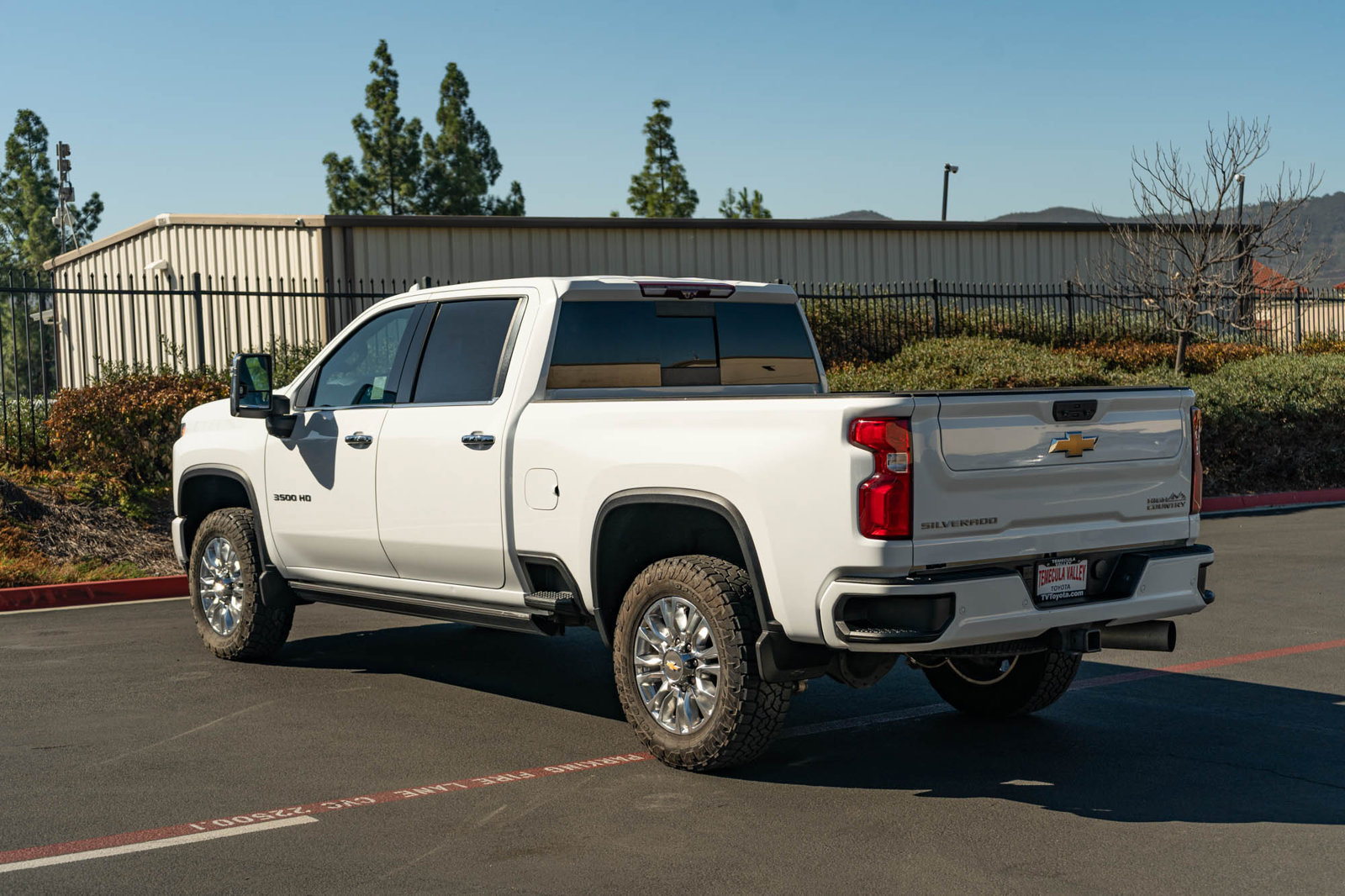 Used 2022 Chevrolet Silverado 3500 High Country w/ Z71 Off-Road Package AWD/4WD image 9