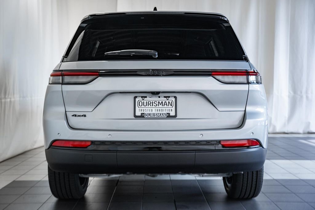 New 2025 Jeep Grand Cherokee Altitude image 5