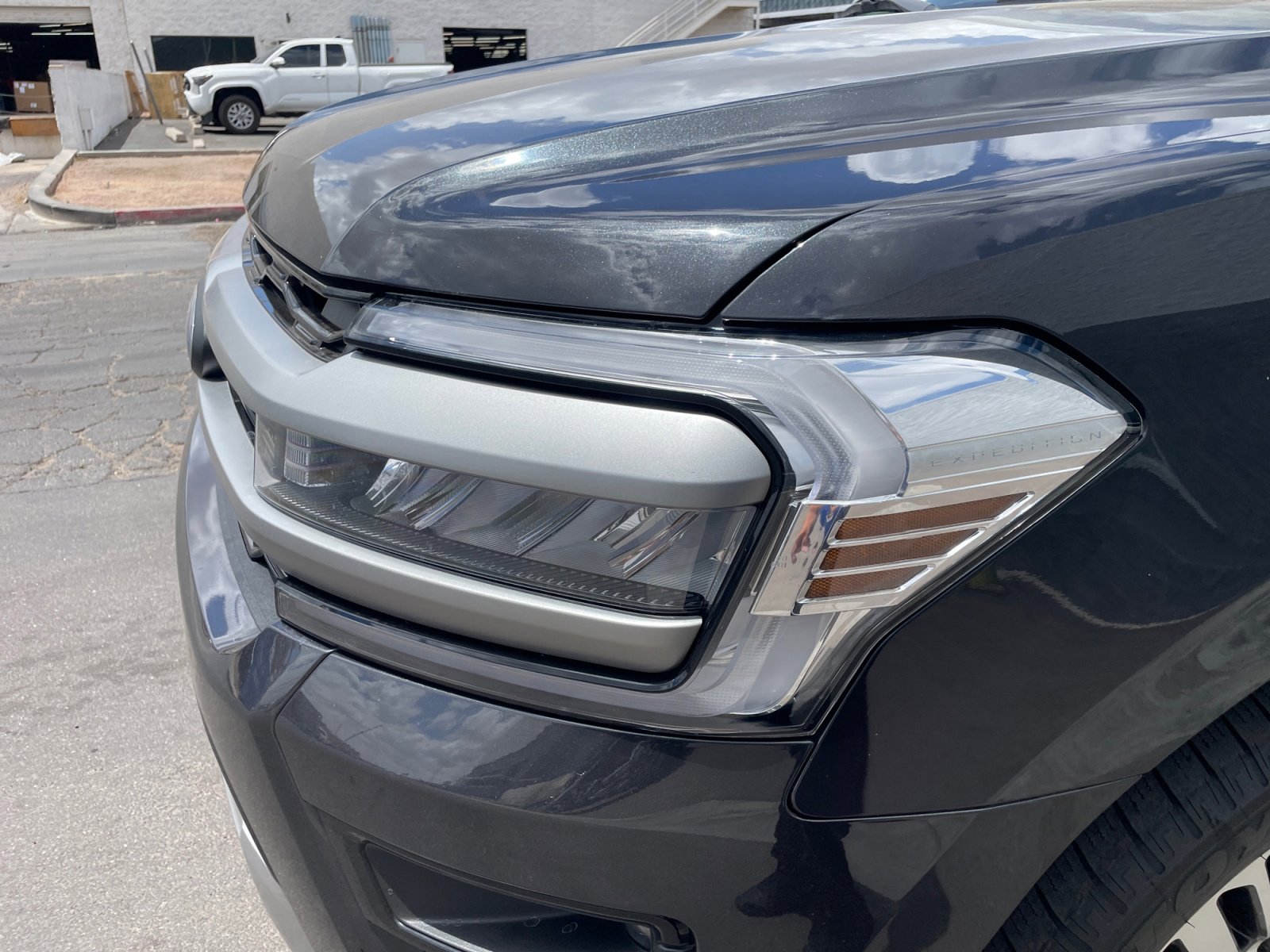 Used 2024 Ford Expedition XLT RWD image 9