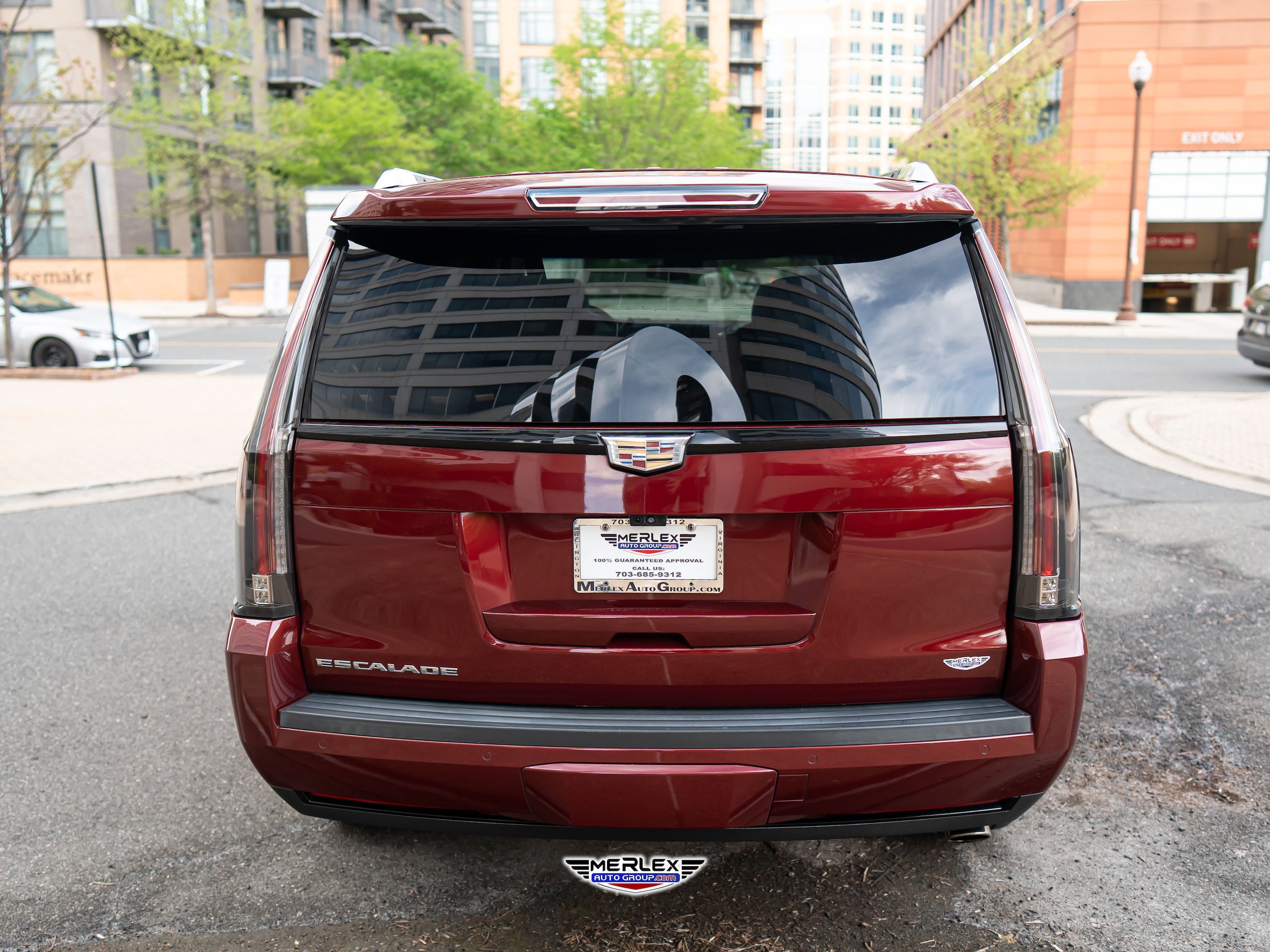 Used 2020 Cadillac Escalade Luxury w/ Escalade Sport Edition AWD/4WD image 6