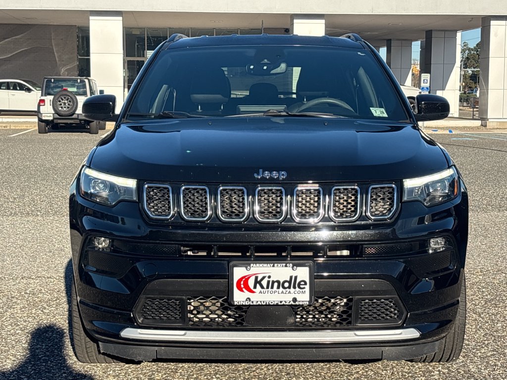 Used 2023 Jeep Compass Limited w/ Elite Group AWD/4WD image 2