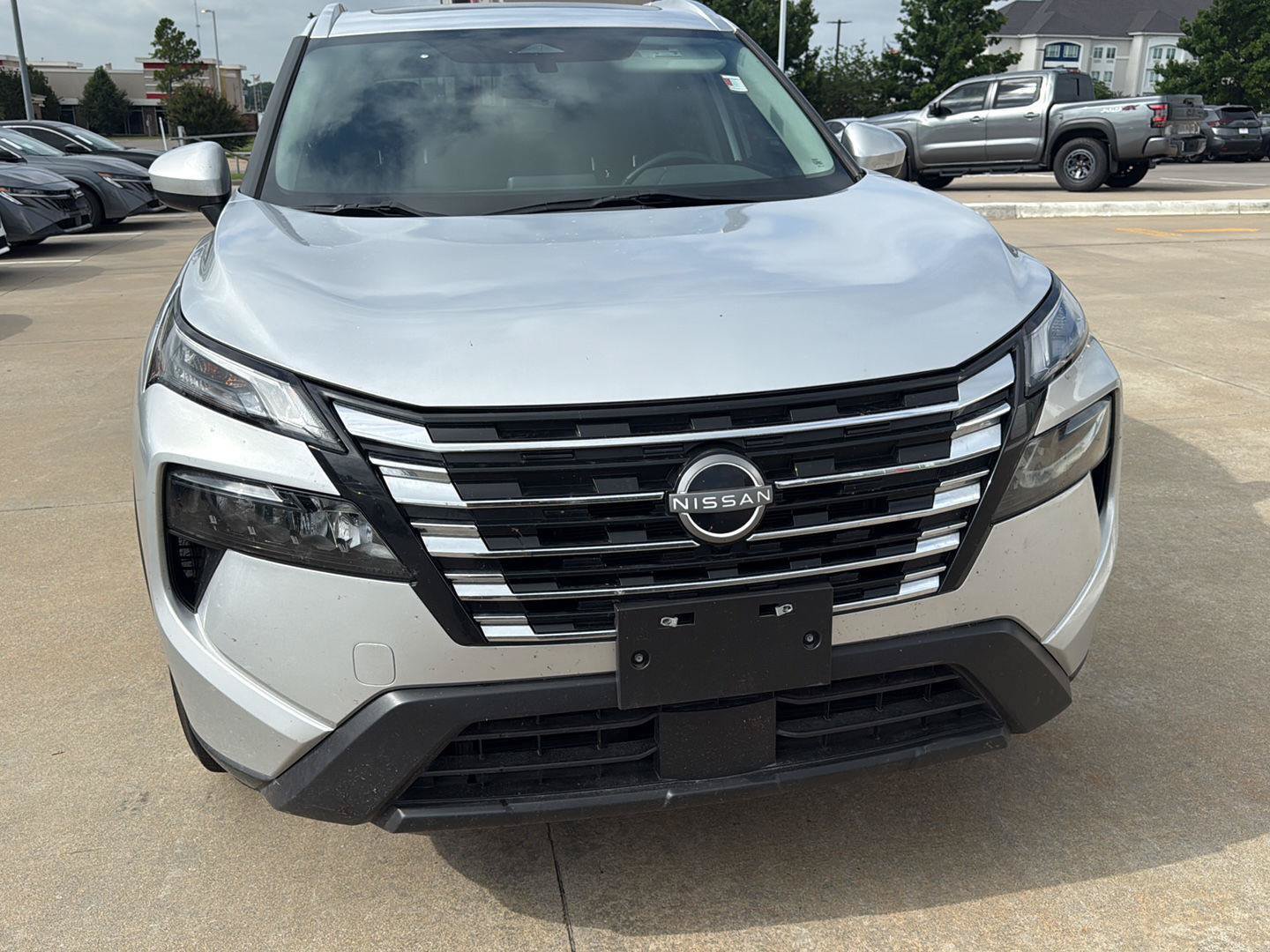 Used 2024 Nissan Rogue SV w/ SV Premium Package FWD image 12