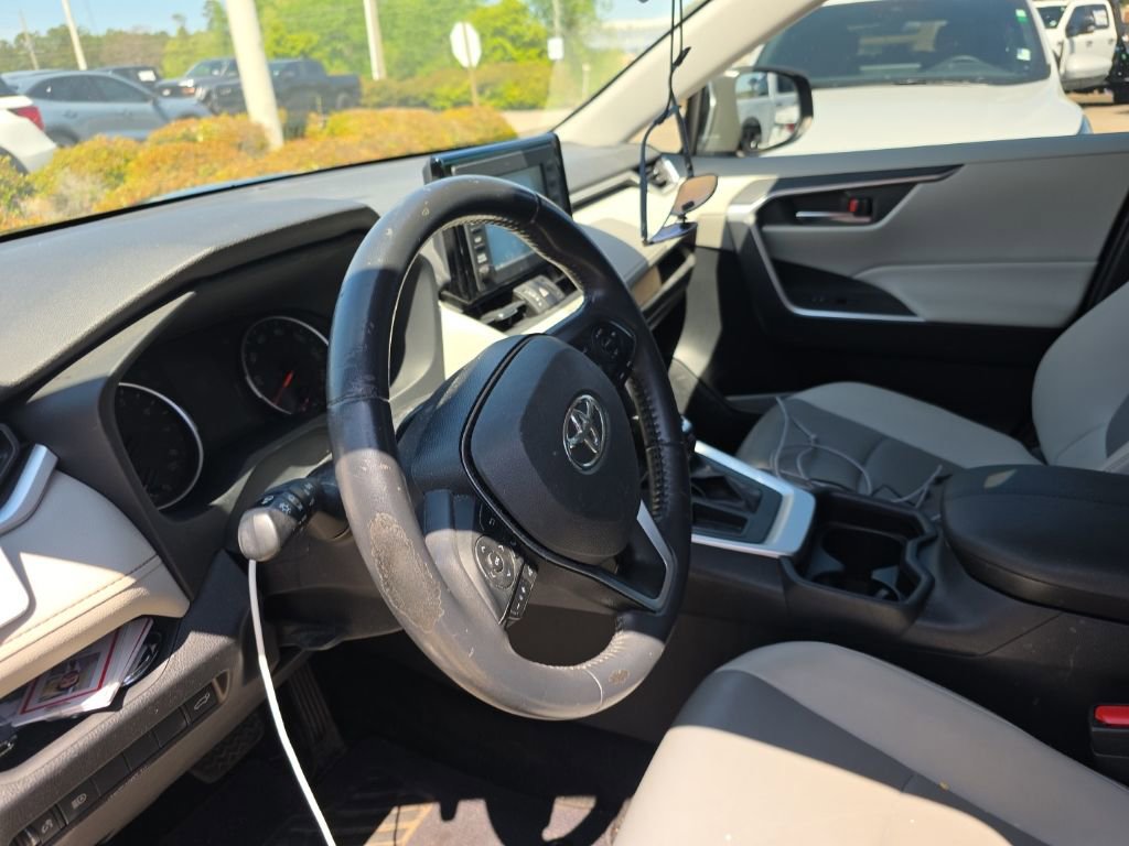 Used 2019 Toyota RAV4 XLE Premium image 13