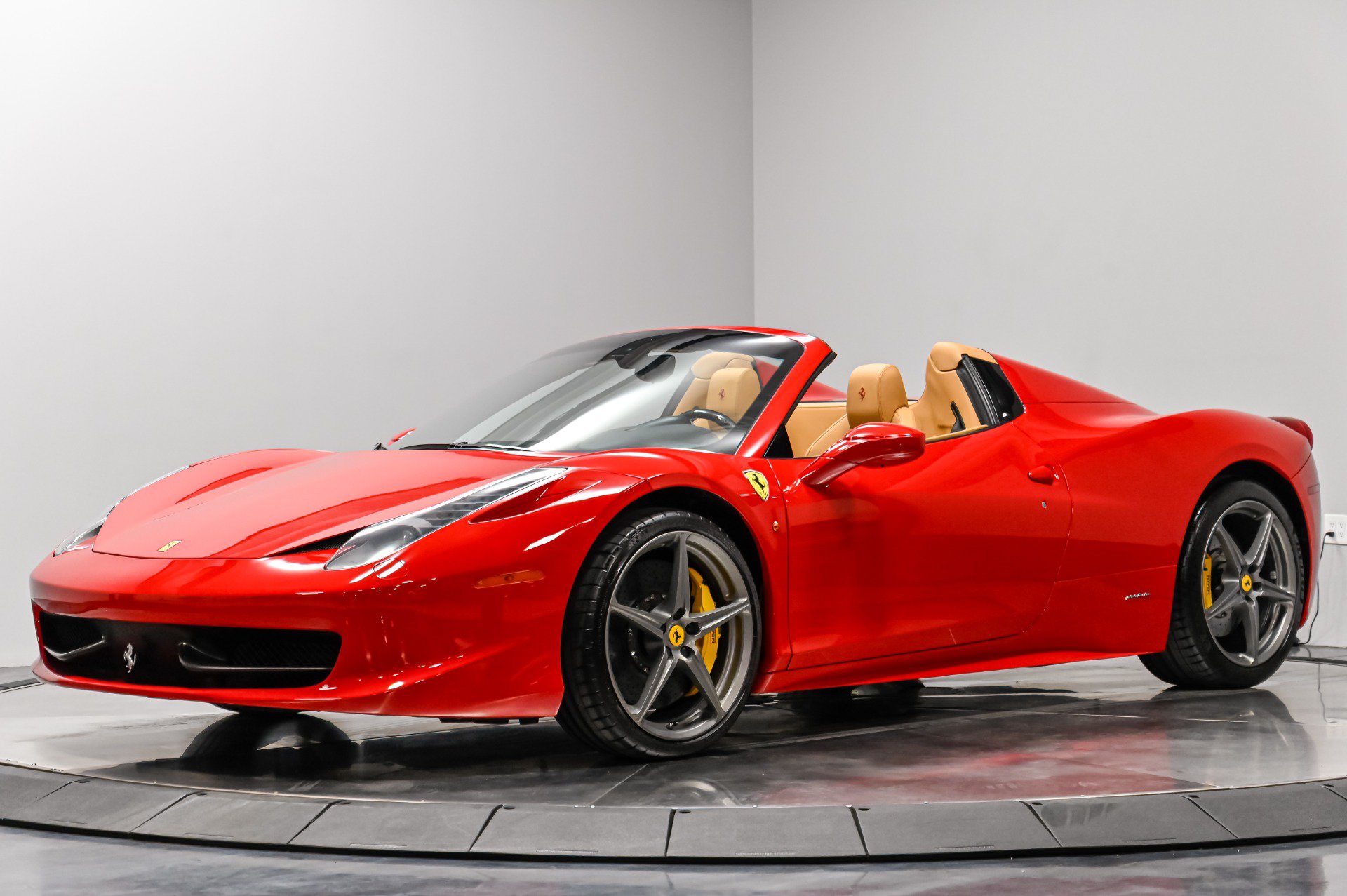 Used 2013 Ferrari 458 Spider RWD image 2