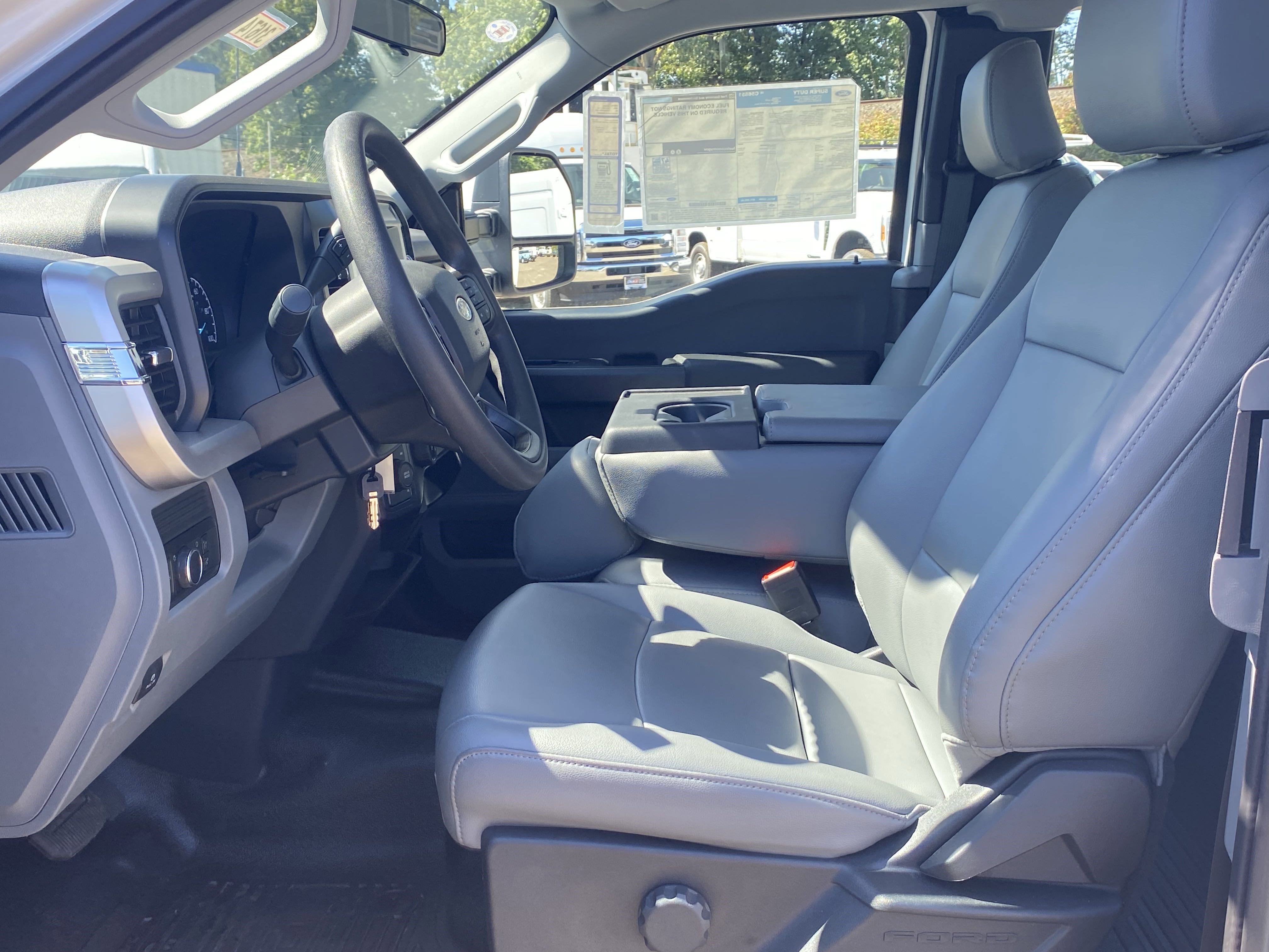 New 2025 Ford F550 4x4 SuperCab Super Duty image 11