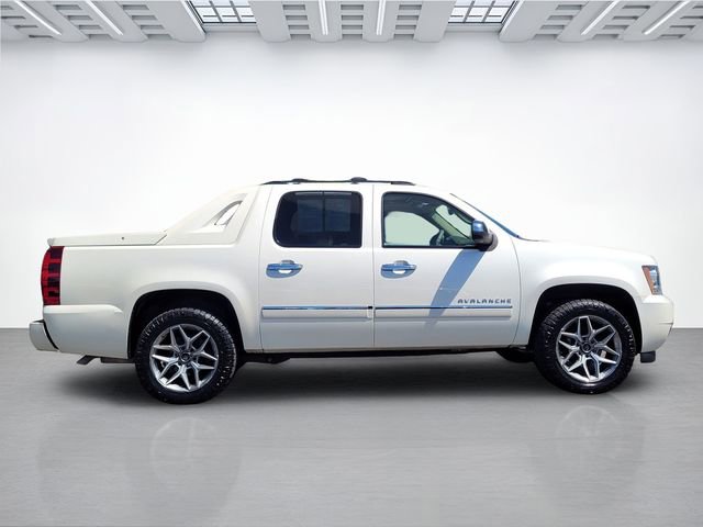 Used 2012 Chevrolet Avalanche LTZ RWD image 3
