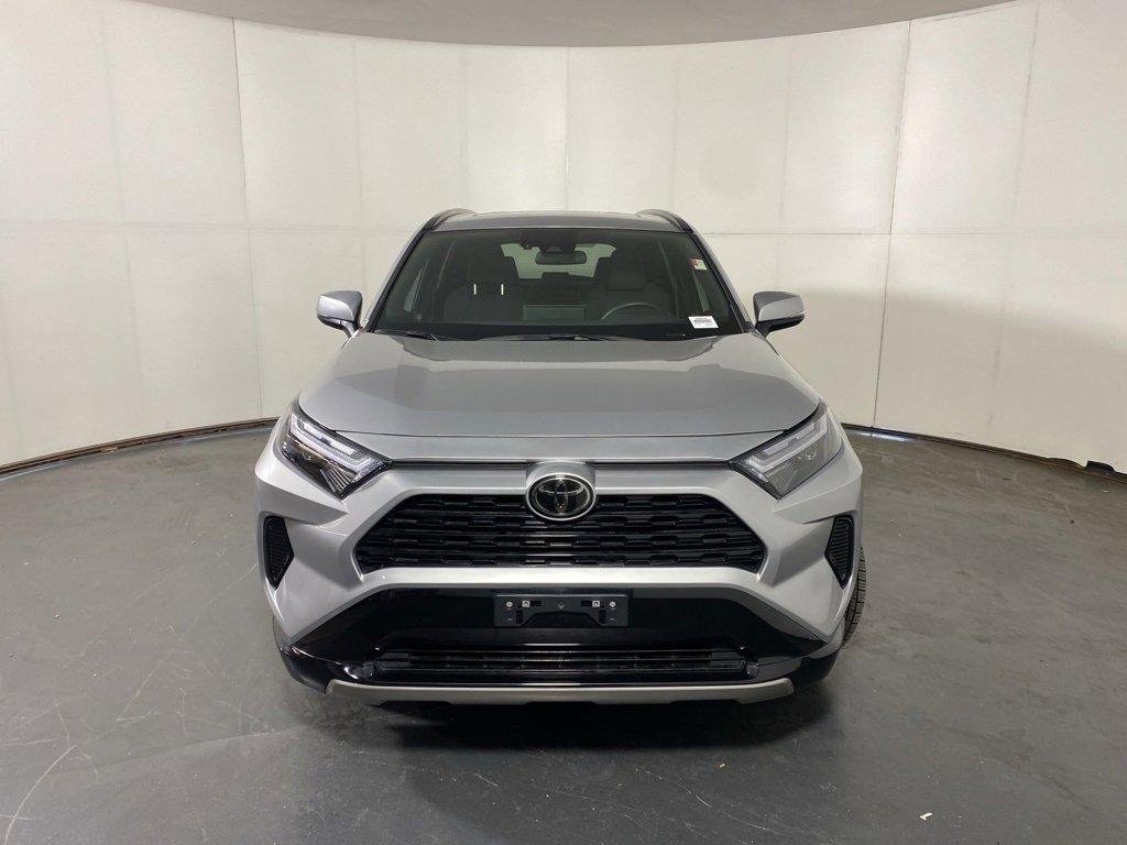 Used 2025 Toyota RAV4 SE image 5