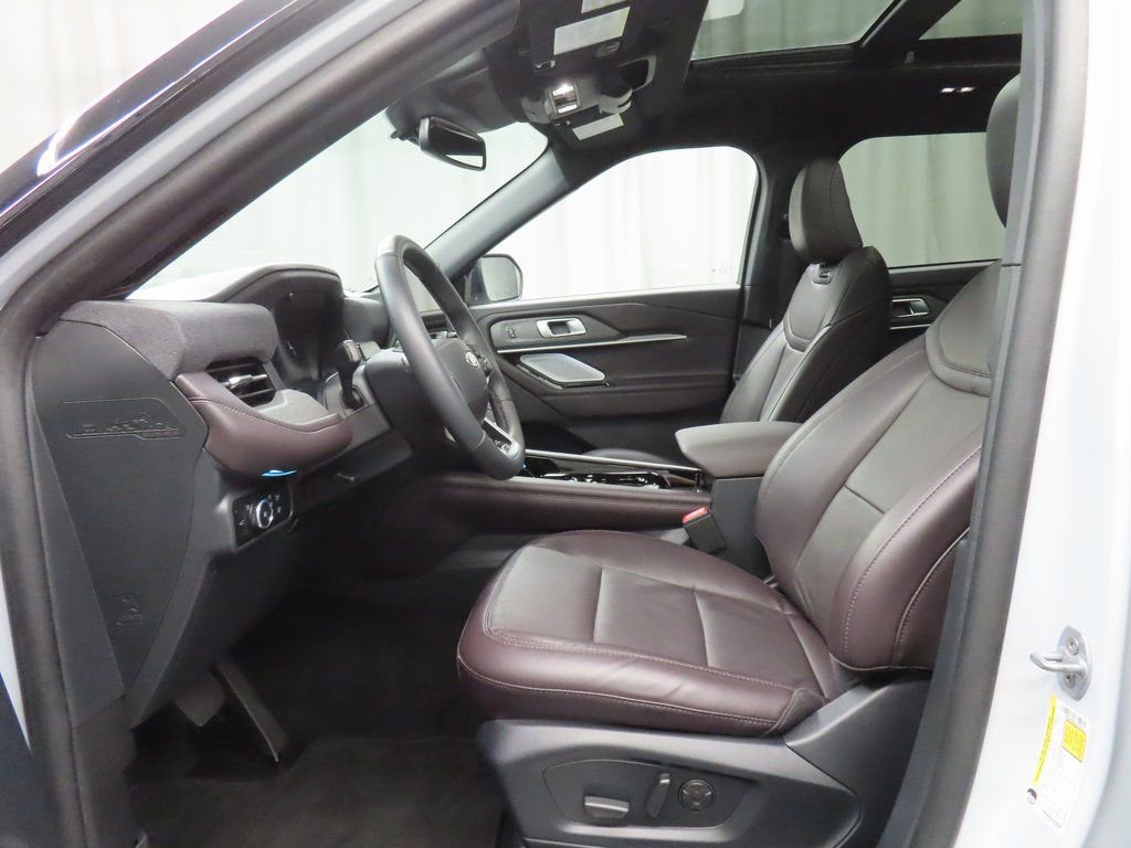 Used 2025 Ford Explorer Platinum image 9