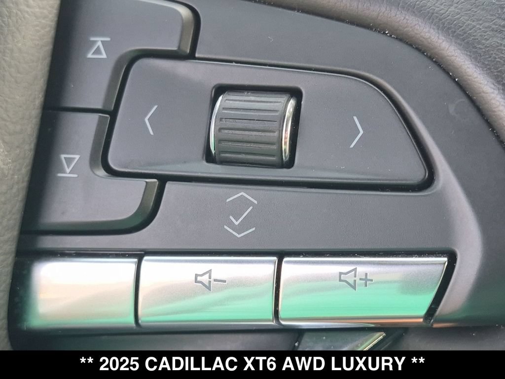 Used 2025 Cadillac XT6 Luxury AWD/4WD image 6