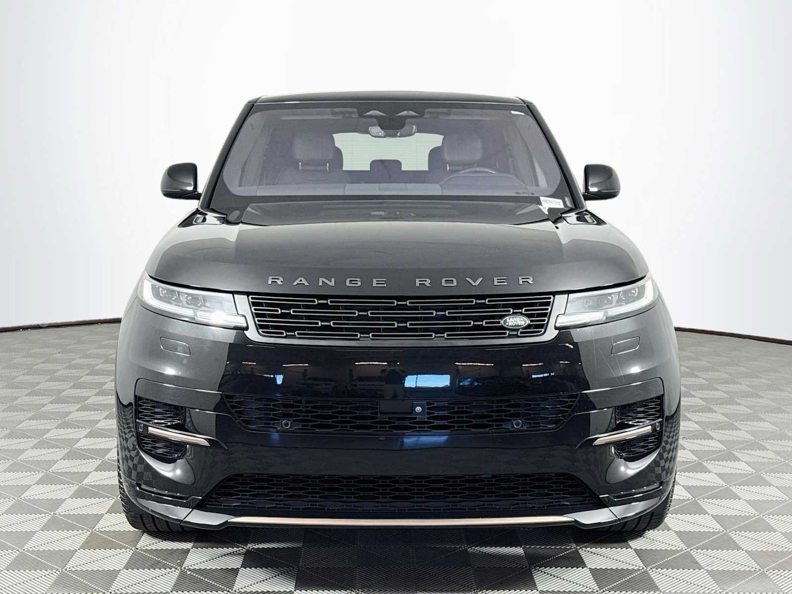 Used 2024 Land Rover Range Rover Sport Dynamic SE AWD/4WD image 2