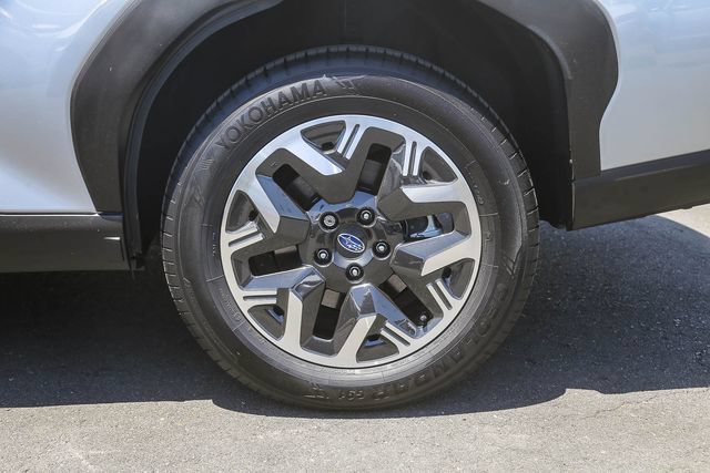 Used 2025 Subaru Forester Premium AWD/4WD image 12
