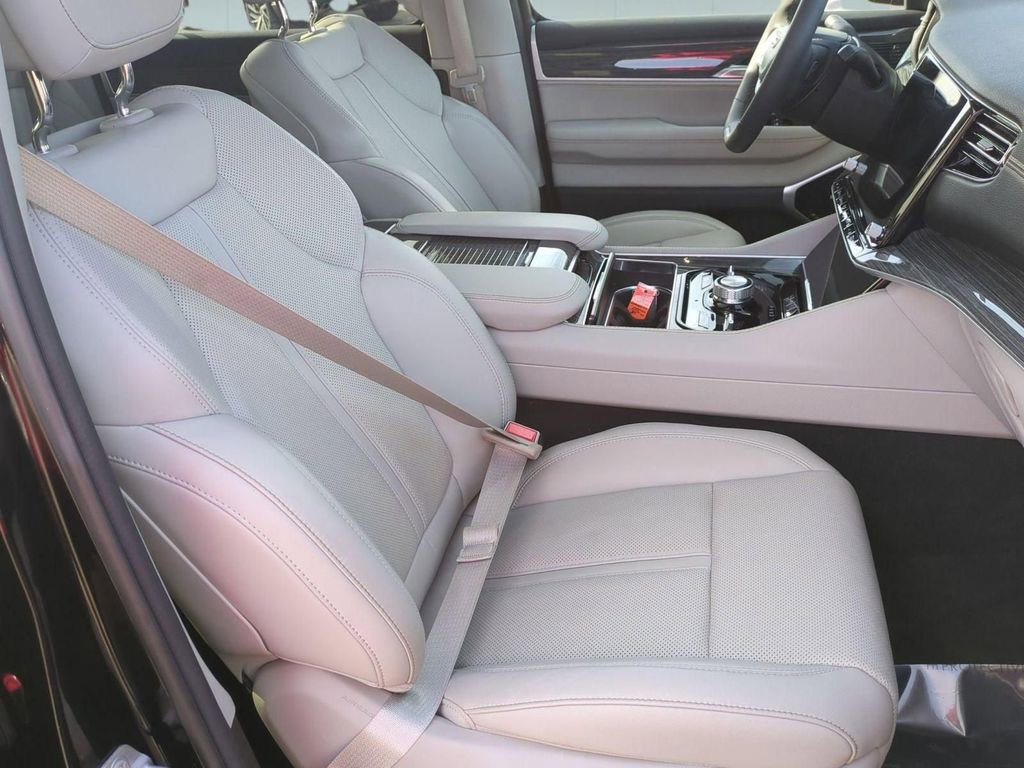 Used 2022 Jeep Wagoneer Series III w/ Premium Group I image 32