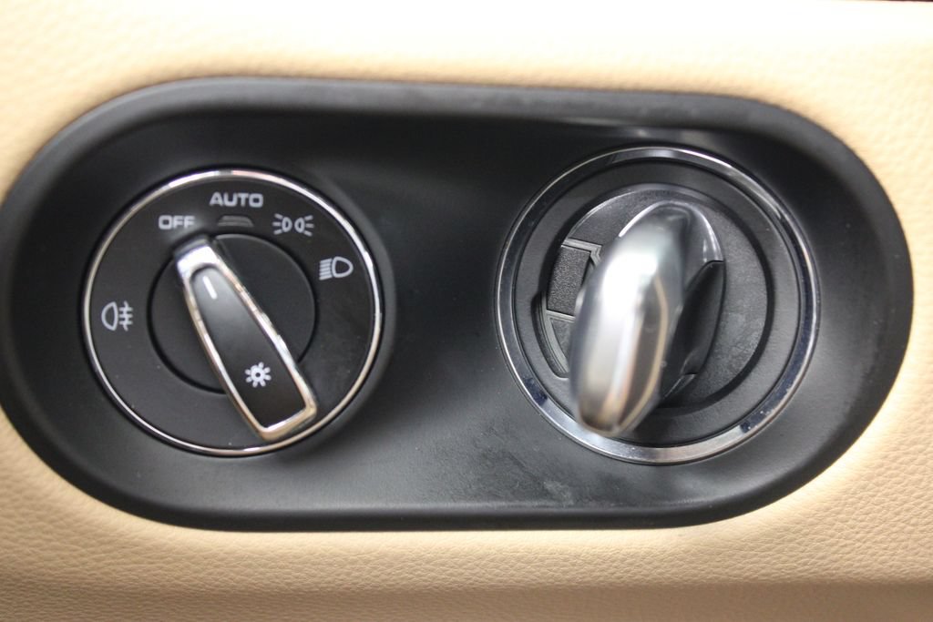Used 2021 Porsche Macan S AWD/4WD image 17