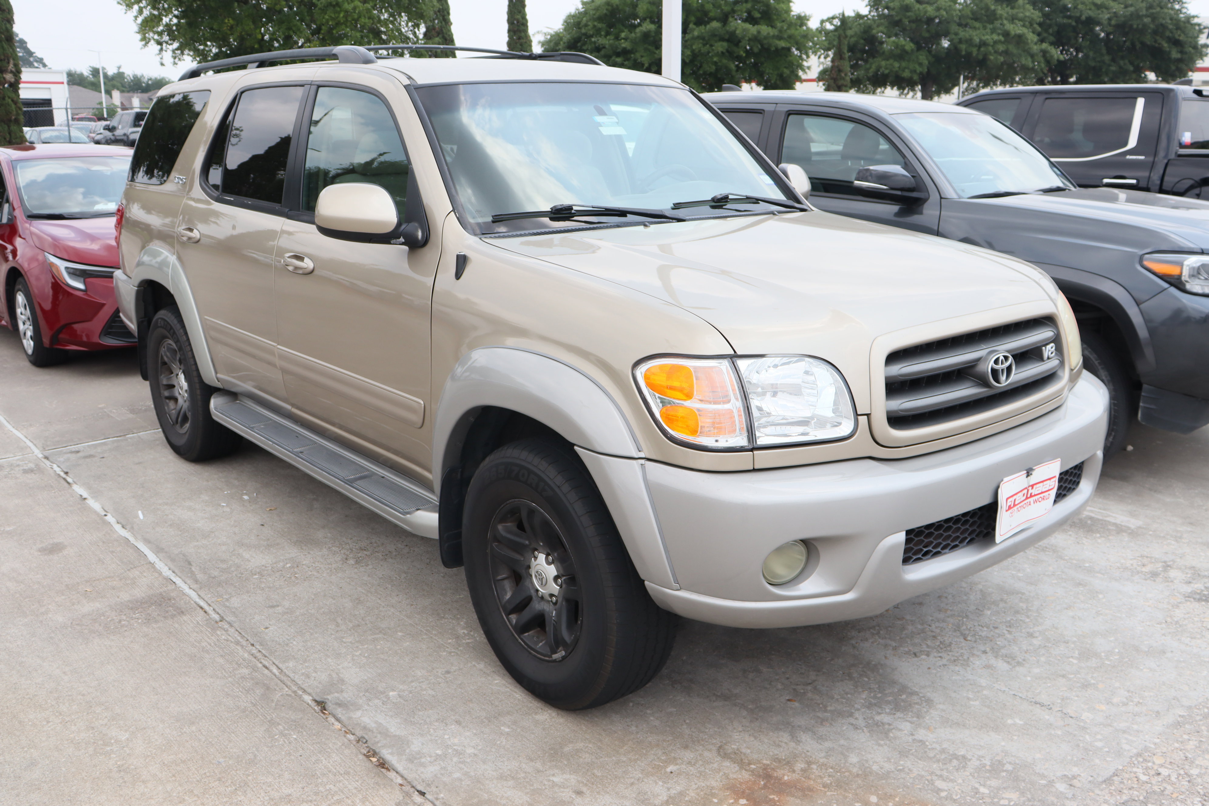 Used 2003 Toyota Sequoia SR5 RWD image 2