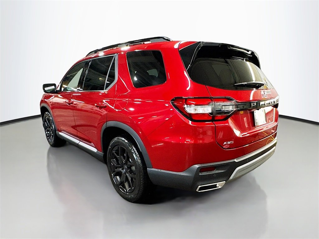 New 2025 Honda Pilot Touring image 4