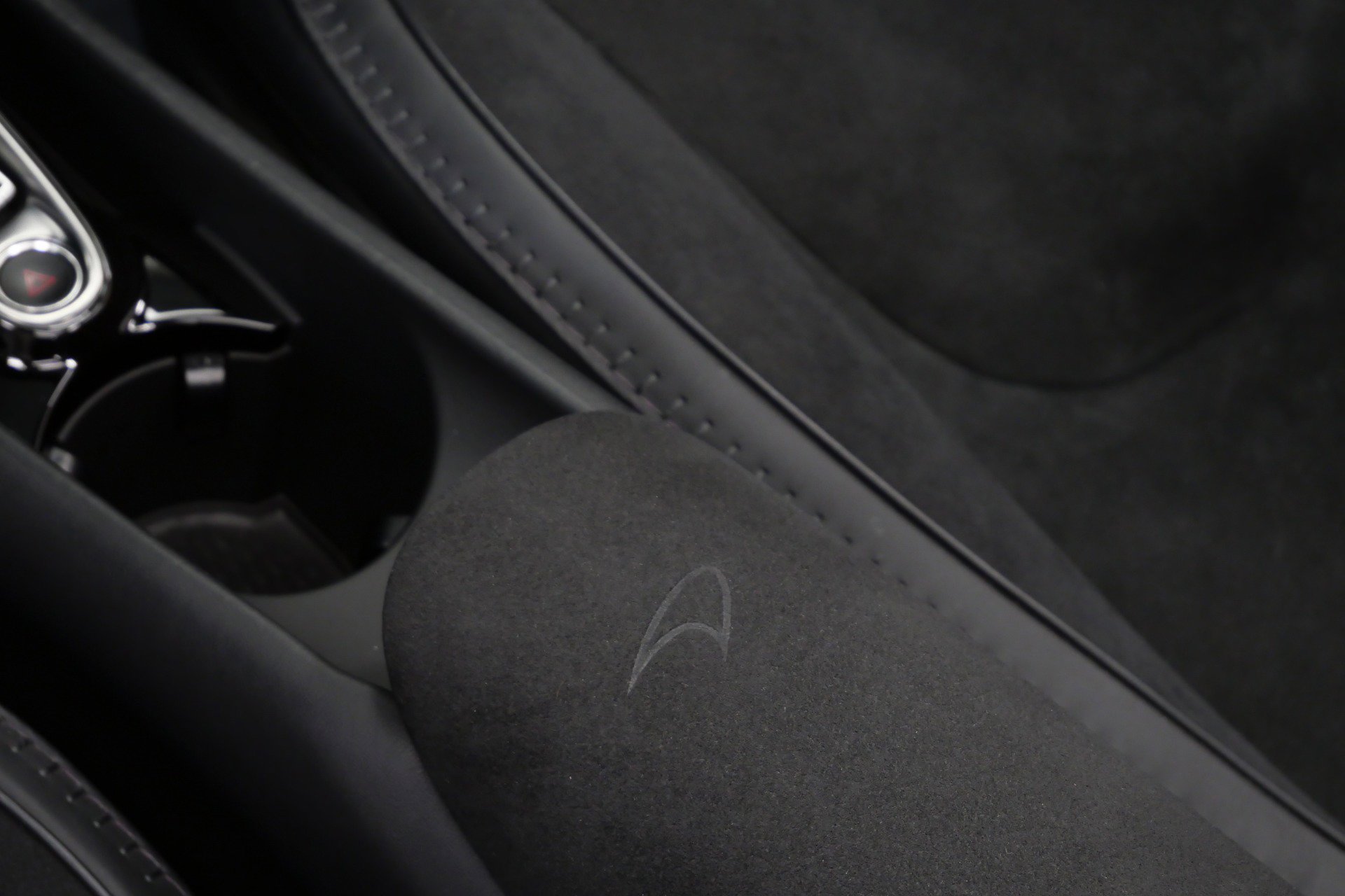 Used 2025 McLaren Artura Spider image 30