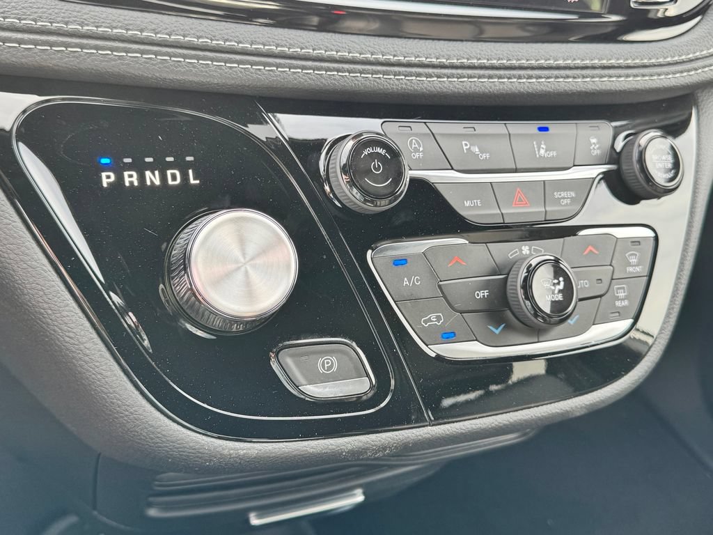 New 2026 Chrysler Pacifica Select FWD image 20