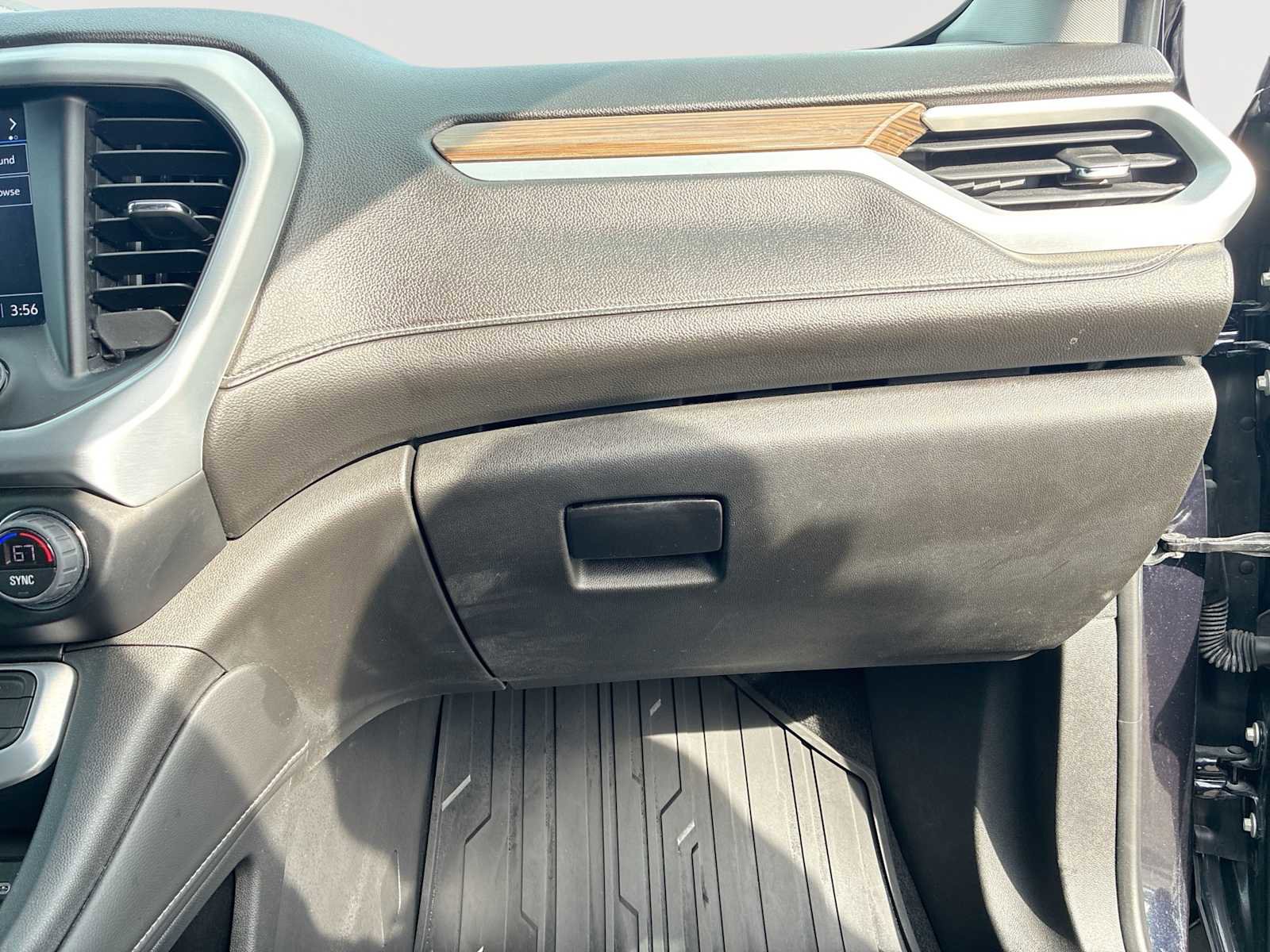 Certified 2022 GMC Acadia SLE w/ Driver Convenience Package image 28