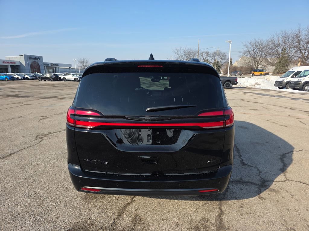 New 2026 Chrysler Pacifica Select AWD/4WD image 5