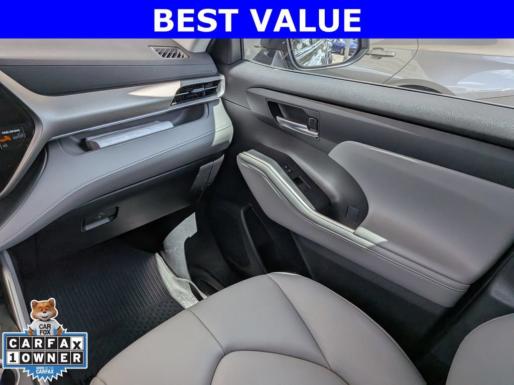 Used 2023 Toyota Highlander XLE FWD image 16