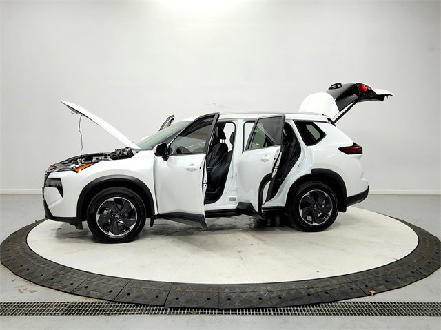 Used 2024 Nissan Rogue SV w/ SV Premium Package image 12