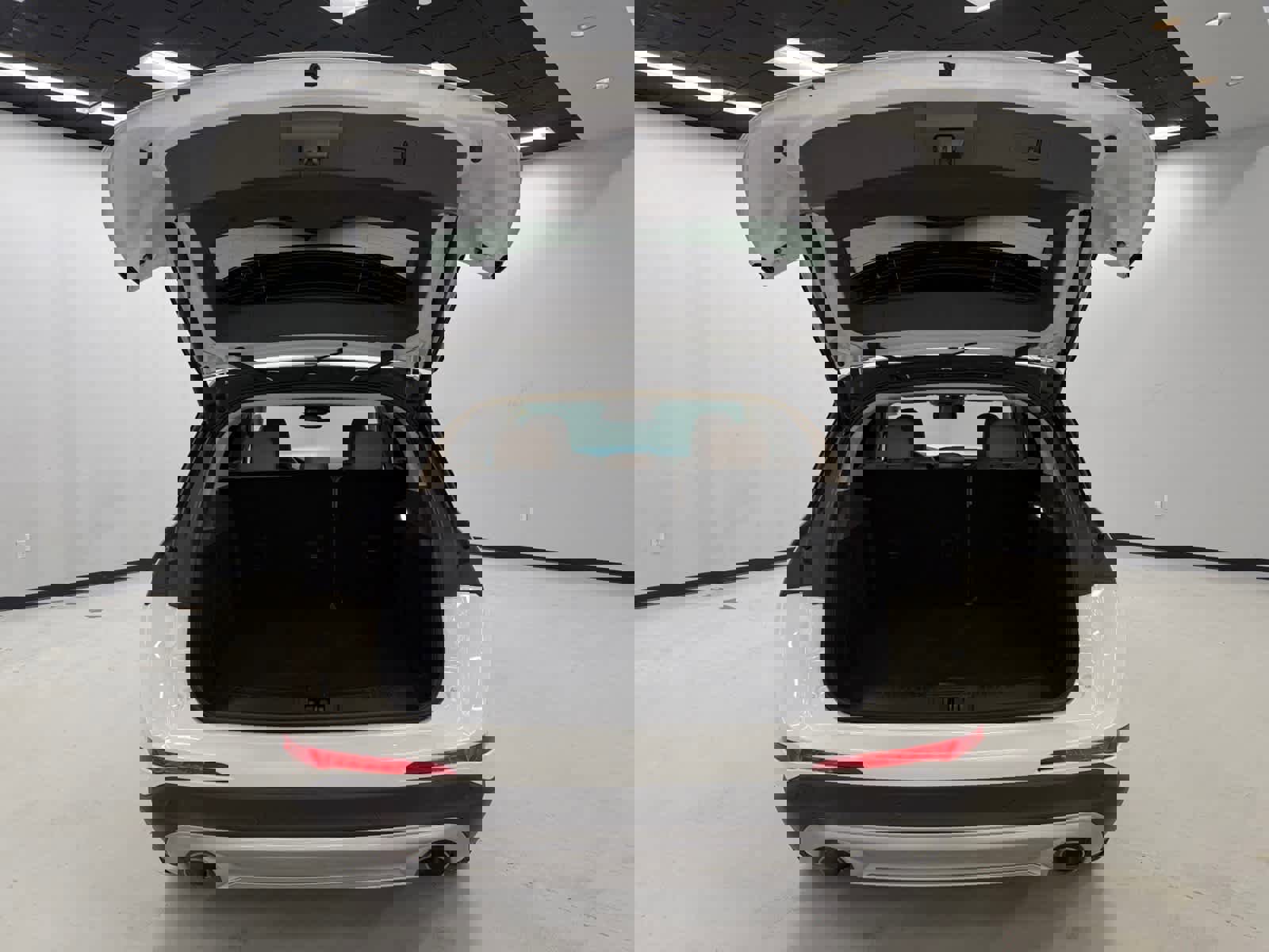 Used 2022 Lincoln Corsair AWD w/ Equipment Group 101A image 4