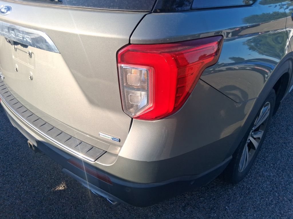 Used 2020 Ford Explorer Platinum w/ Premium Technology Package AWD/4WD image 9