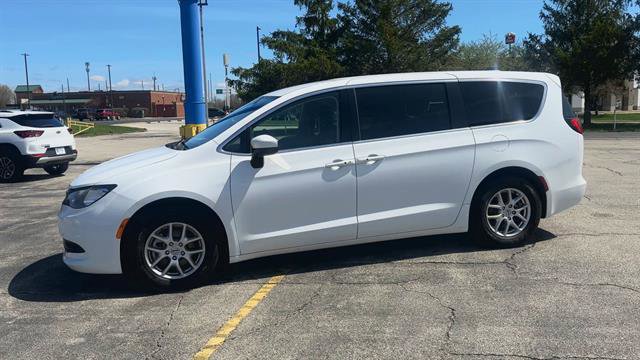 Used 2022 Chrysler Voyager LX FWD image 5
