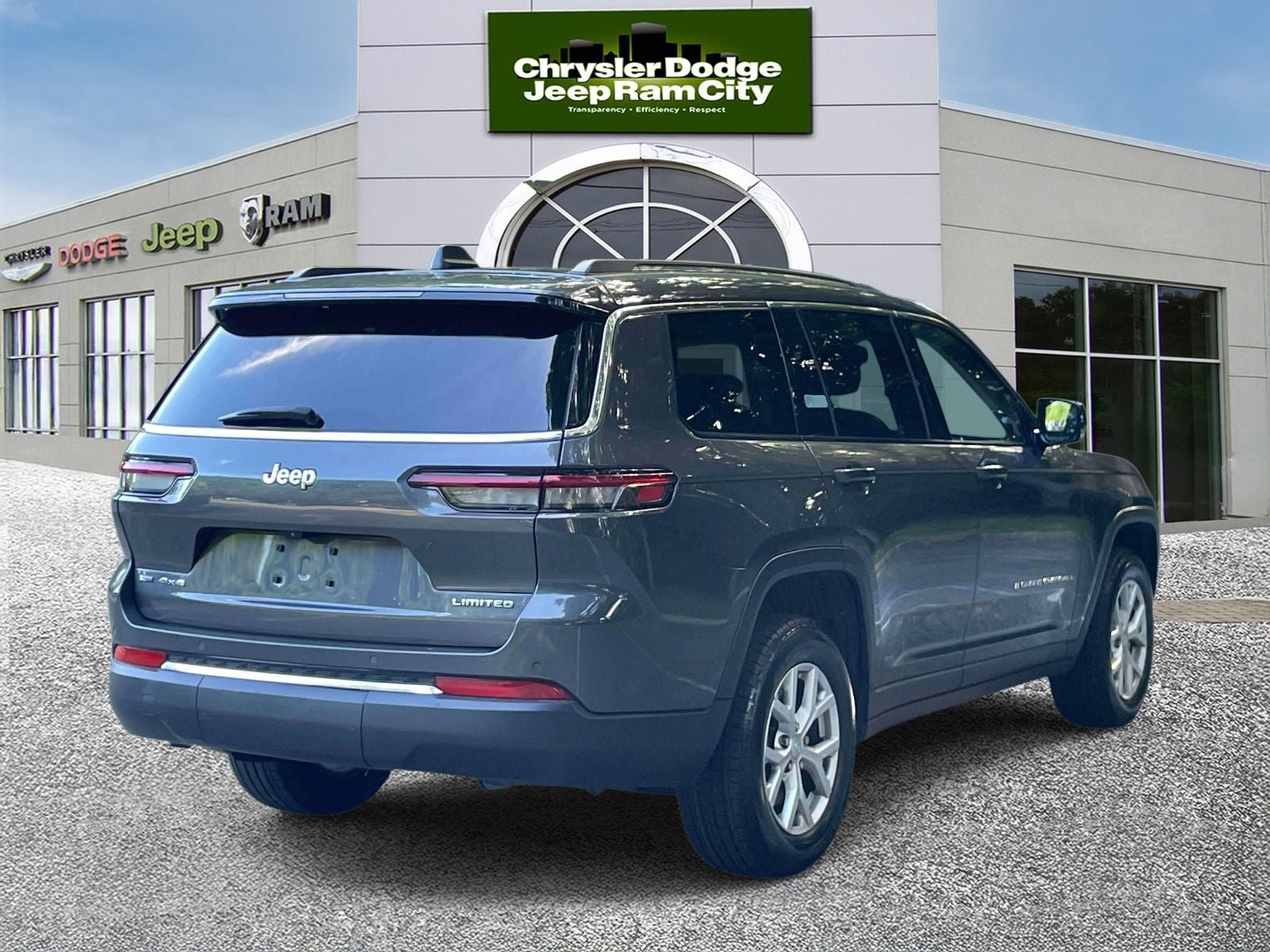 Used 2022 Jeep Grand Cherokee L Limited AWD/4WD image 6