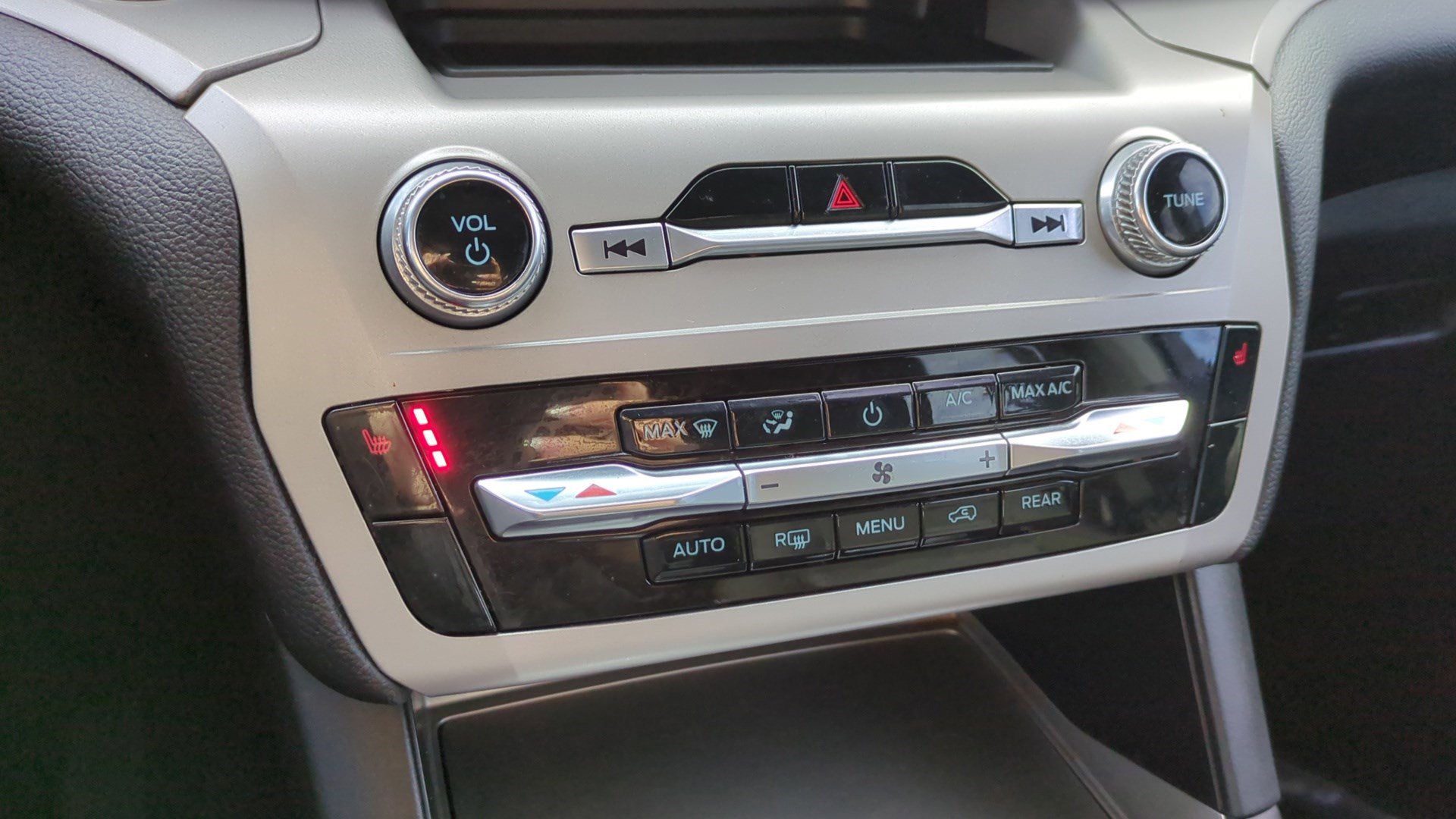 Used 2022 Ford Explorer XLT image 22