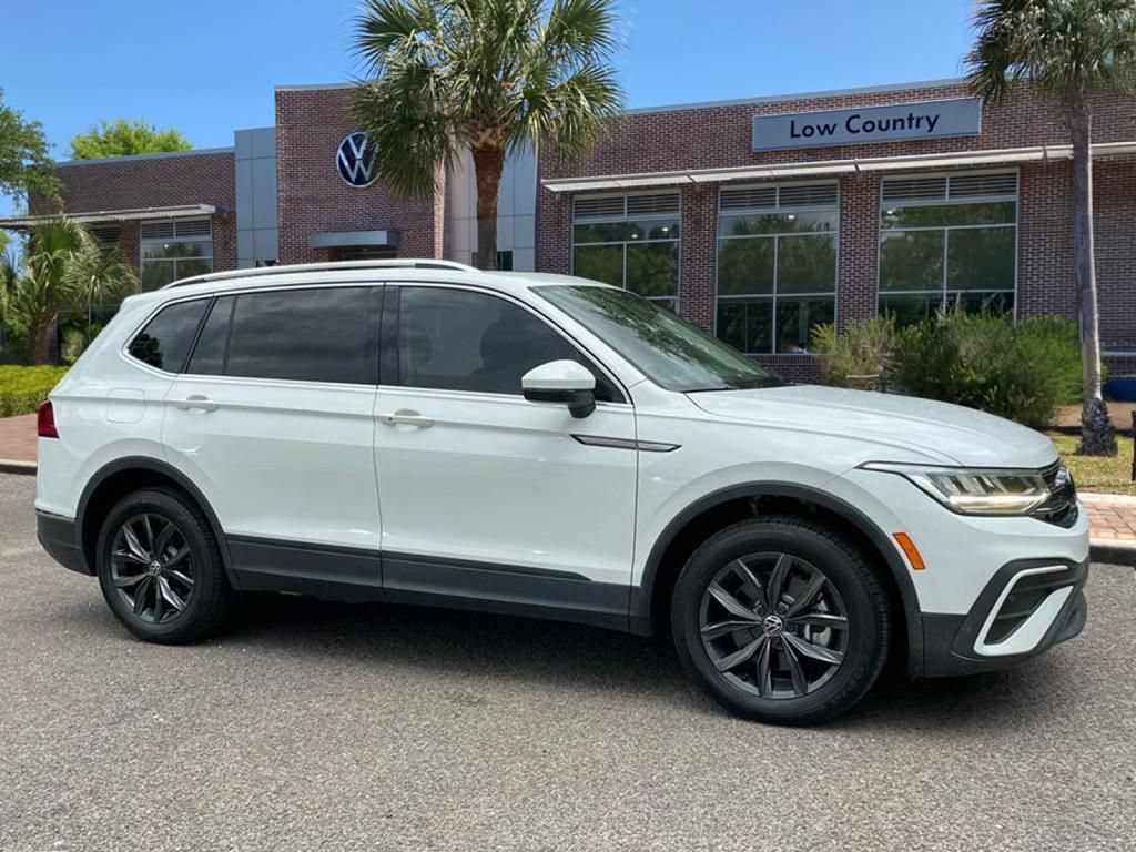 Used 2022 Volkswagen Tiguan SE FWD image 1