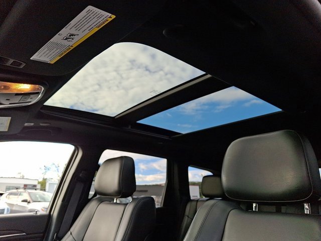 Certified 2021 Jeep Grand Cherokee Limited w/ Luxury Group II image 17