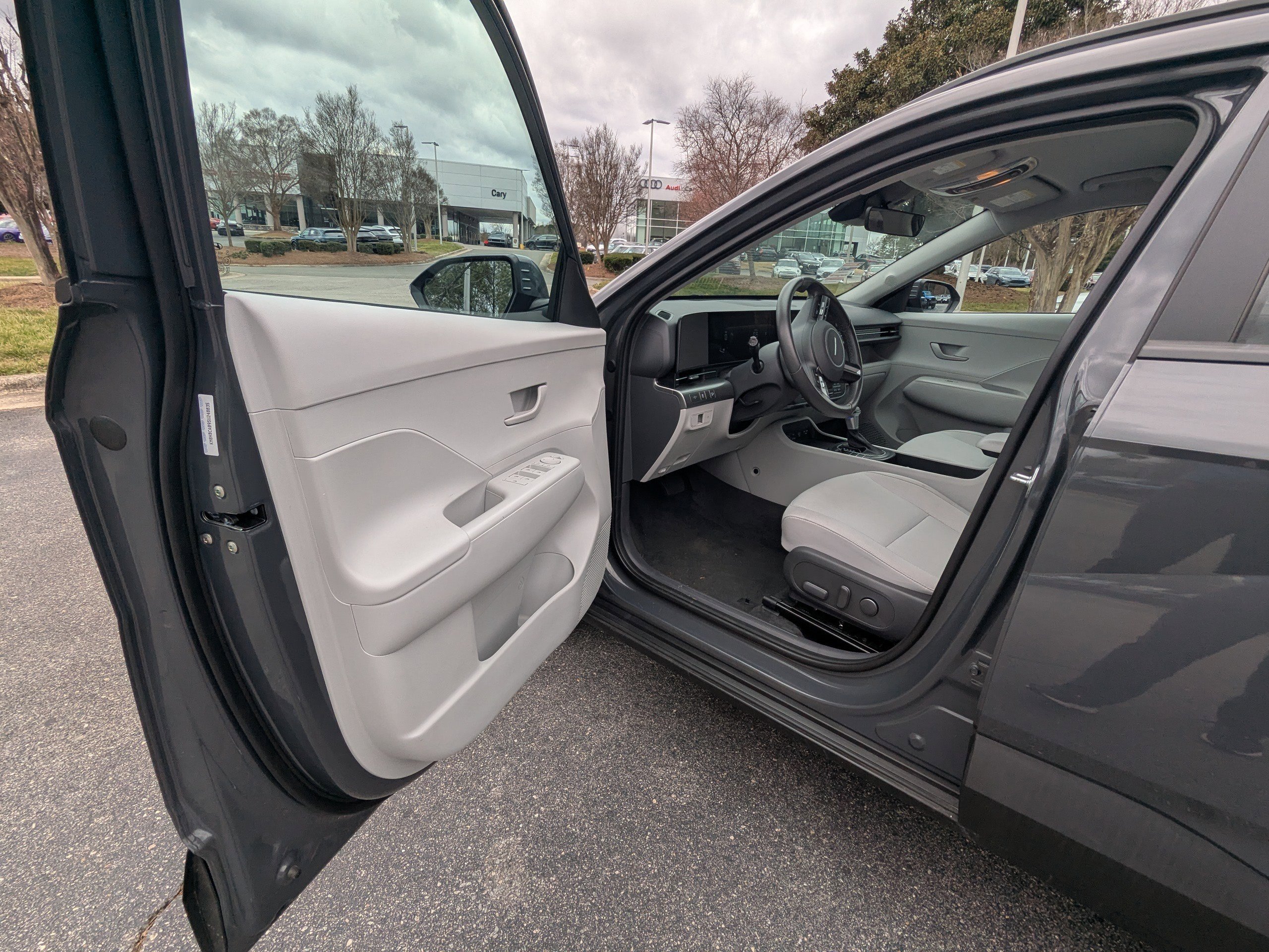 Used 2025 Hyundai Kona SEL image 8