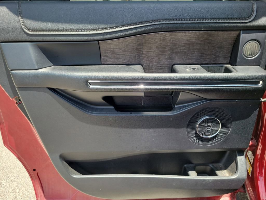 Used 2019 Ford Expedition Max Limited w/ Driver Assistance Package RWD image 9