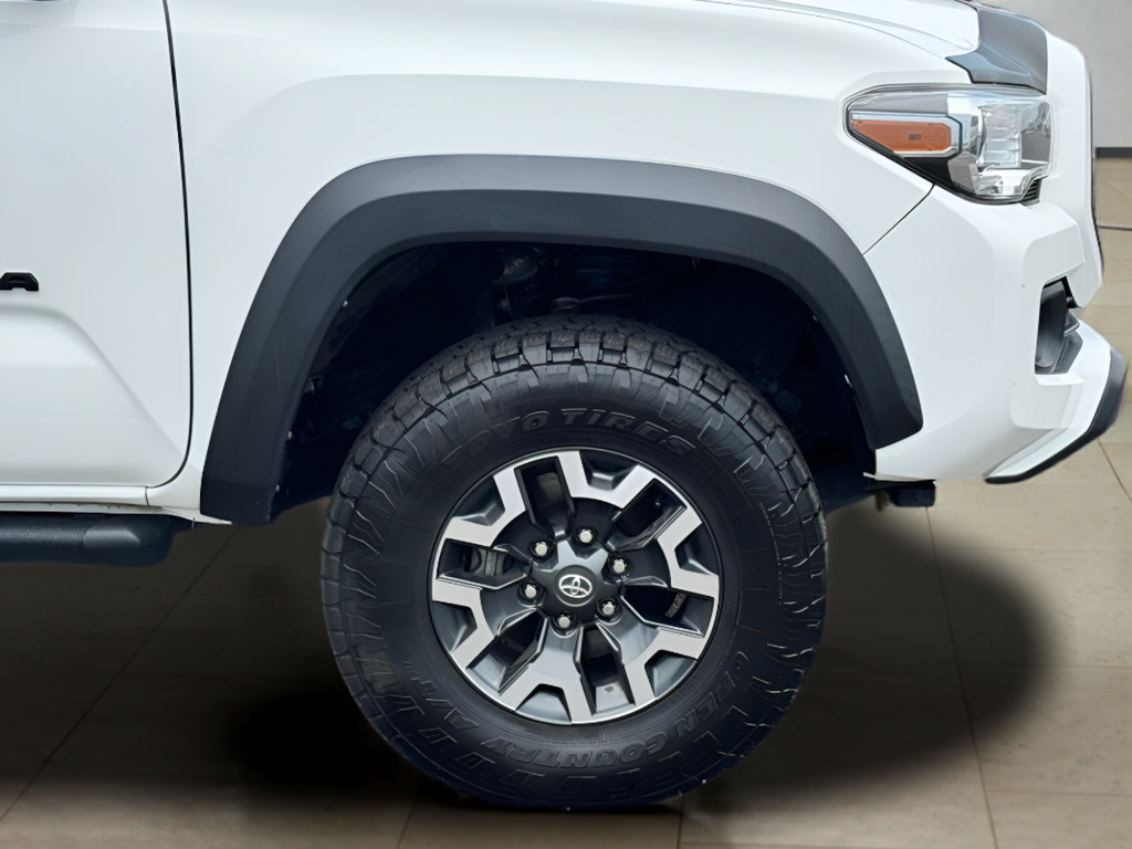 Used 2022 Toyota Tacoma TRD Off-Road w/ Technology Package AWD/4WD image 40