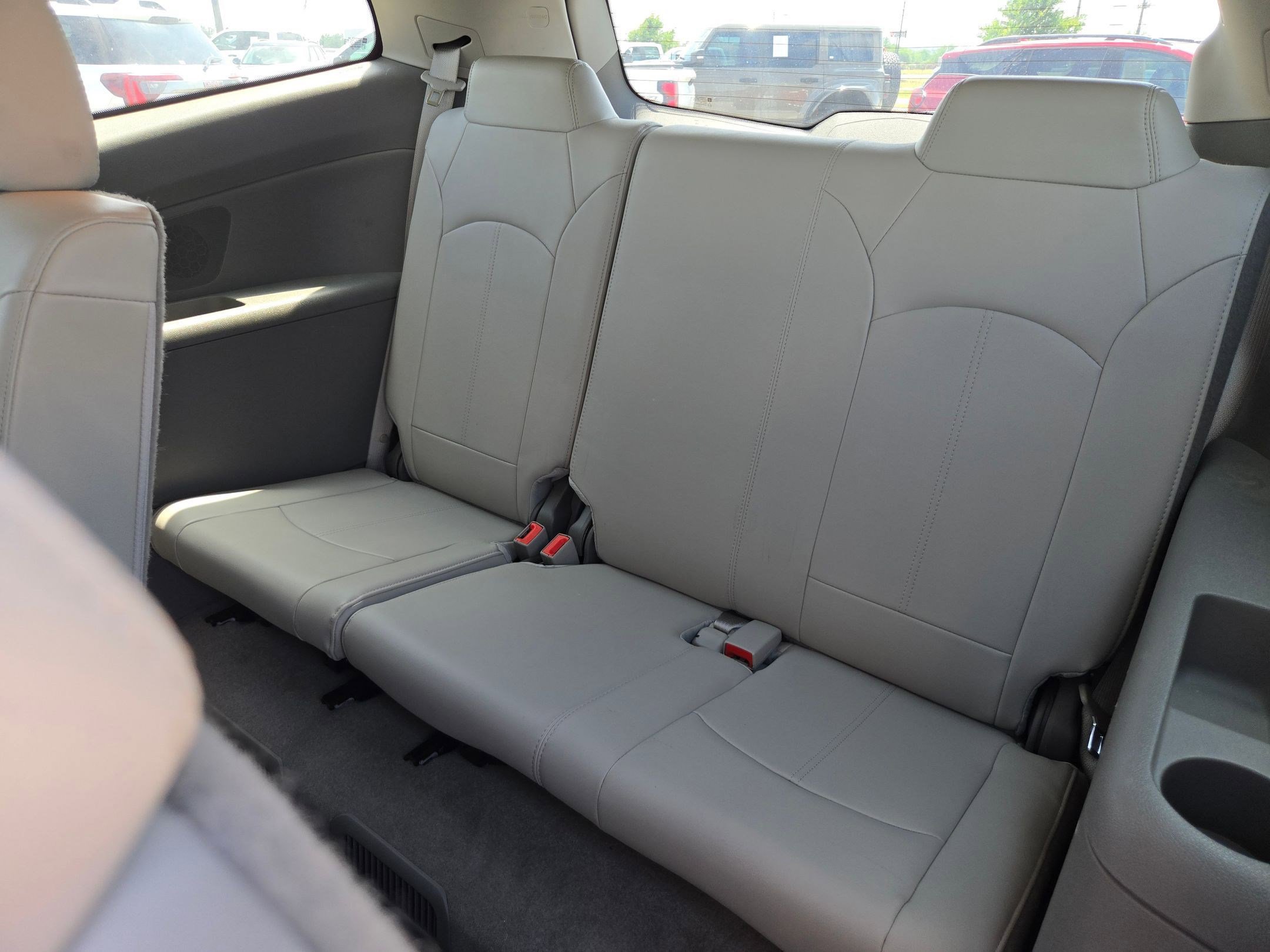 Used 2017 Chevrolet Traverse LT FWD image 18