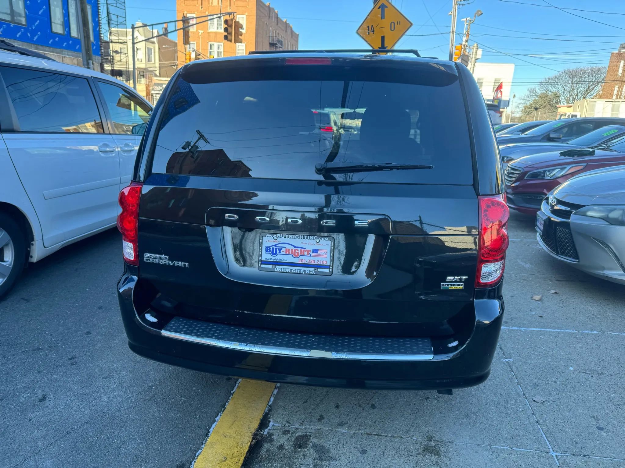 Used 2017 Dodge Grand Caravan SXT image 5