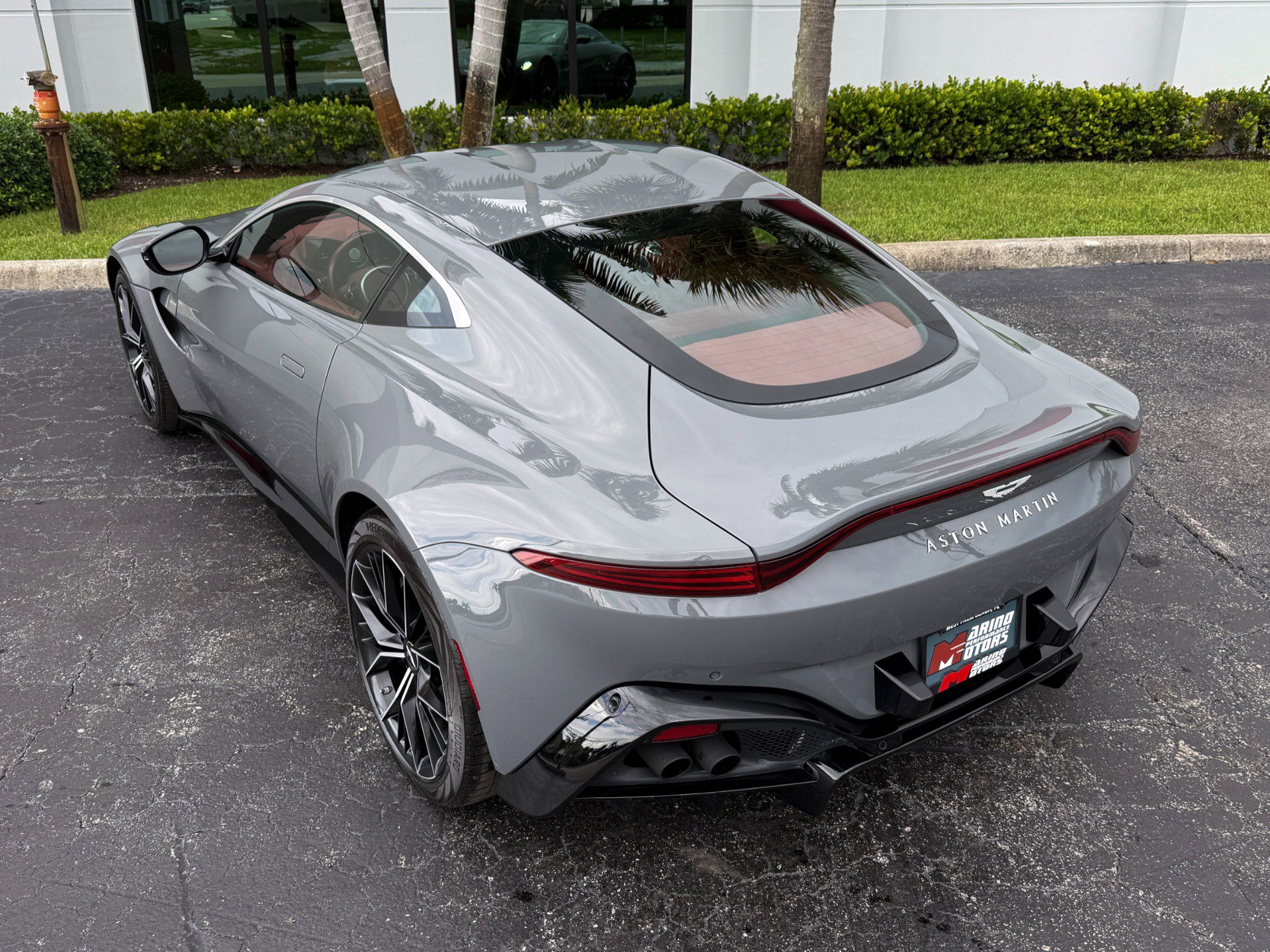 Used 2023 Aston Martin V8 Vantage Coupe image 14