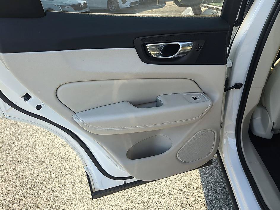 Used 2023 Volvo XC60 B5 Plus w/ Climate Package FWD image 28