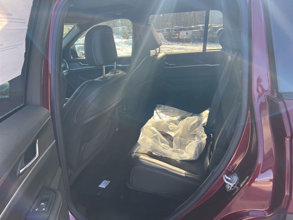 New 2026 Jeep Grand Cherokee Altitude image 19