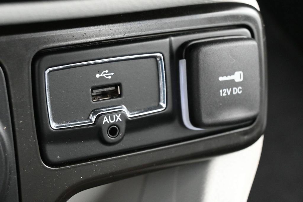 Used 2020 Jeep Renegade Latitude AWD/4WD image 24