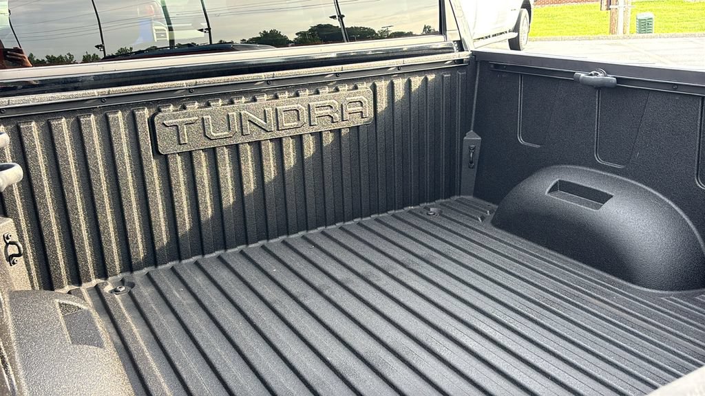 Used 2025 Toyota Tundra Limited AWD/4WD image 30